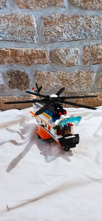 Grand hélicoptère avec pilote lego