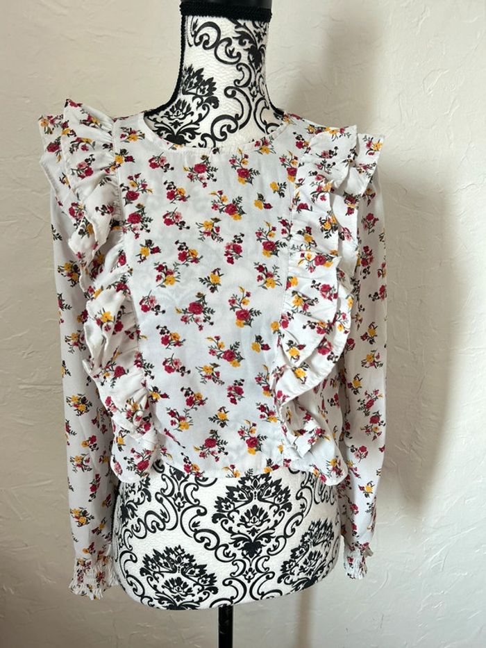 Très beau top court 🥰 à fleurs taille 36 jennyfer