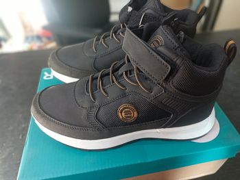 Basket montantes noires taille 34