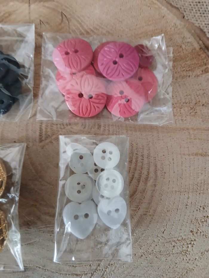 Lot de 4 sachets de boutons - photo numéro 3