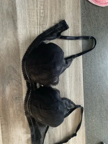 Soutien gorge noire avec coque et dentelle