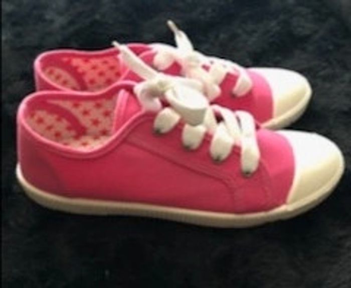 Baskets en toile Pointure 35 - photo numéro 4