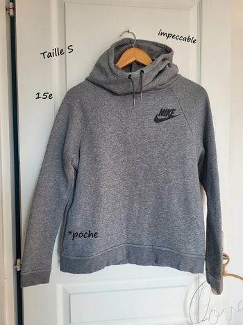 Sweat Nike taille S impeccable prix ferme