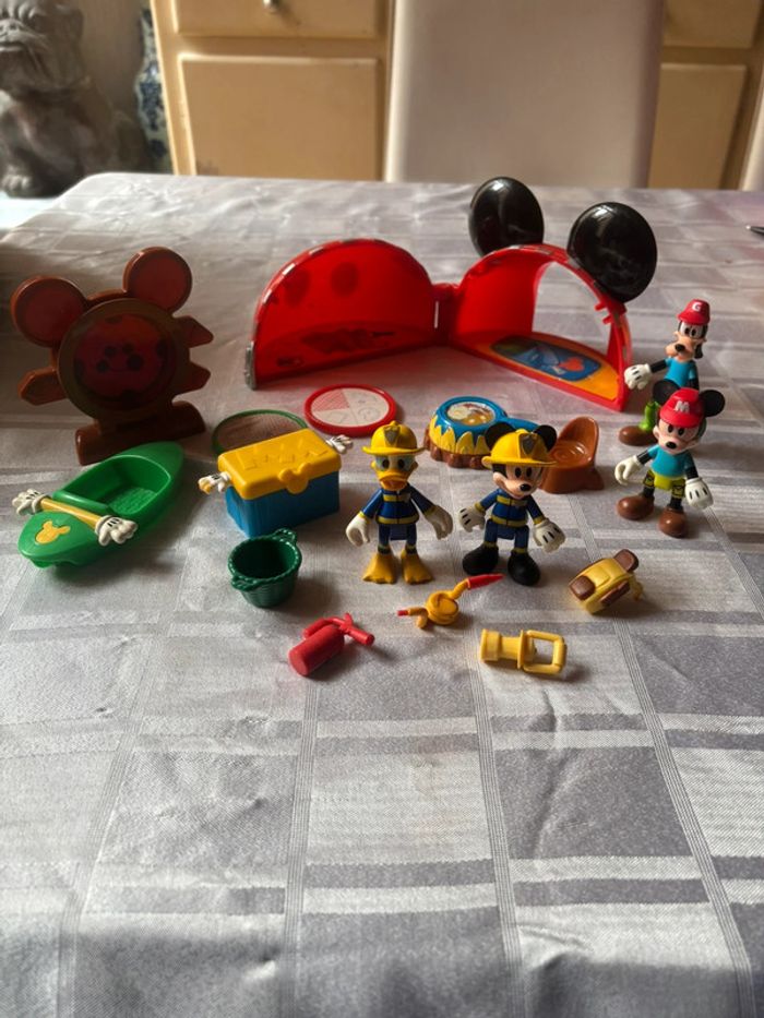 Lot Mickey camping et pompier