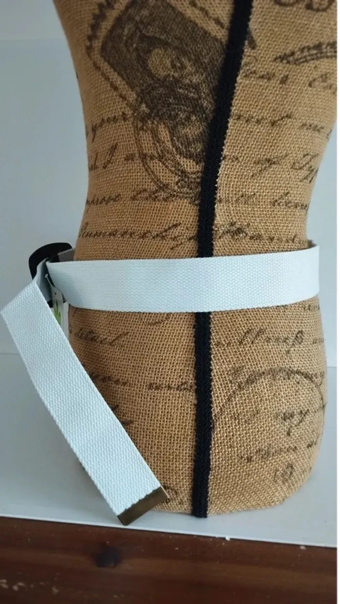Ceinture blanche boucle doré motif balance - photo numéro 5