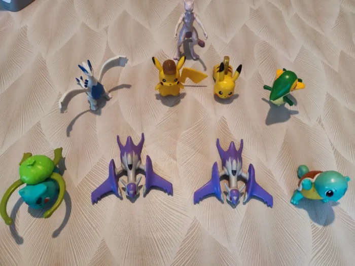 Lot figurines pokémon