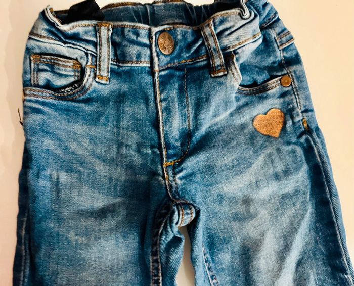 Jeans 4 ans excellent état