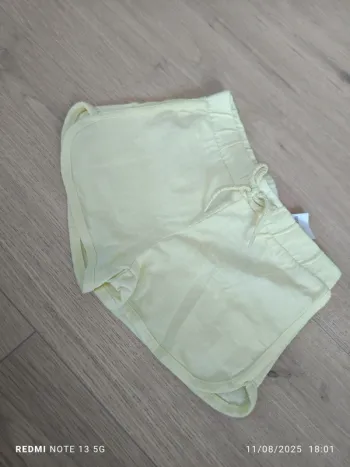 Magnifique short Vertbaudet jaune taille 5 ans