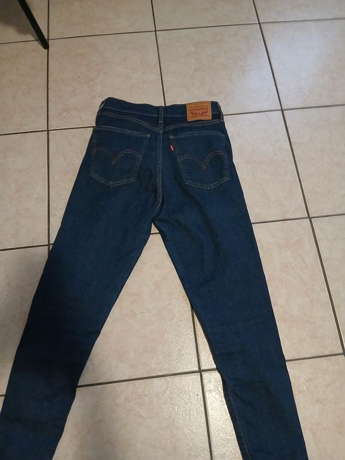 Jean Levi's Femme - photo numéro 4