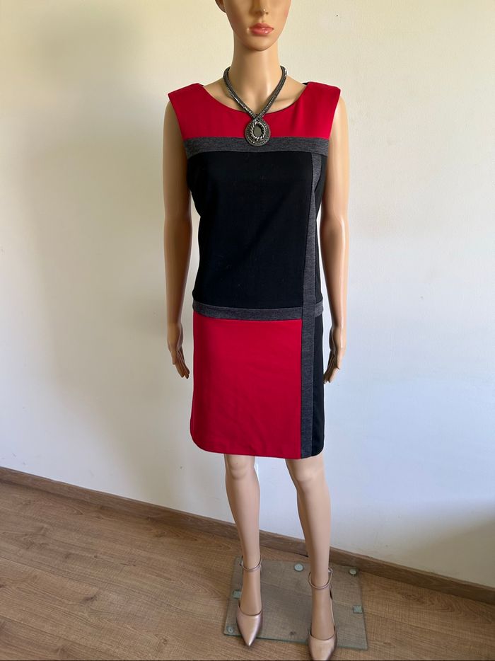Robe noire et rouge sans manches Anna Field taille 40 bon état - photo numéro 3