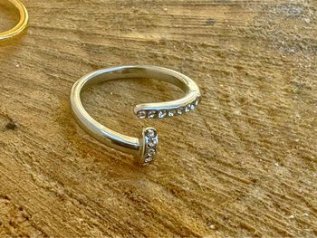 Bague réglable acier inoxydable or cristaux en forme de clous