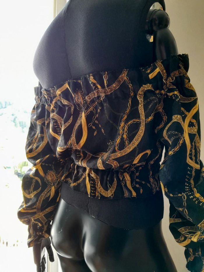 Haut à épaules dénudées manches longues motif chêne noir et dorée - photo numéro 5