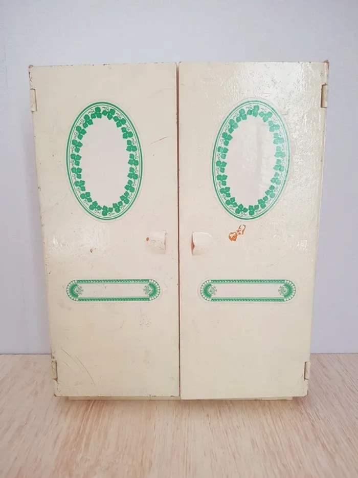 Chambre Barbie vintage lit et armoire - photo numéro 14