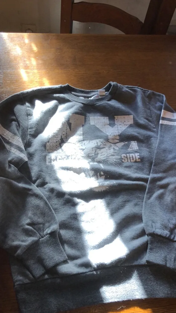 Pull gris