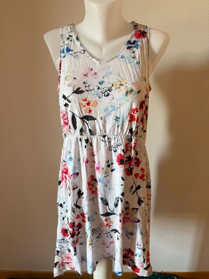 Robe à fleur en bon état taille S H&M