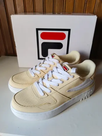 Jolie baskets femme de marque Fila pointure 41