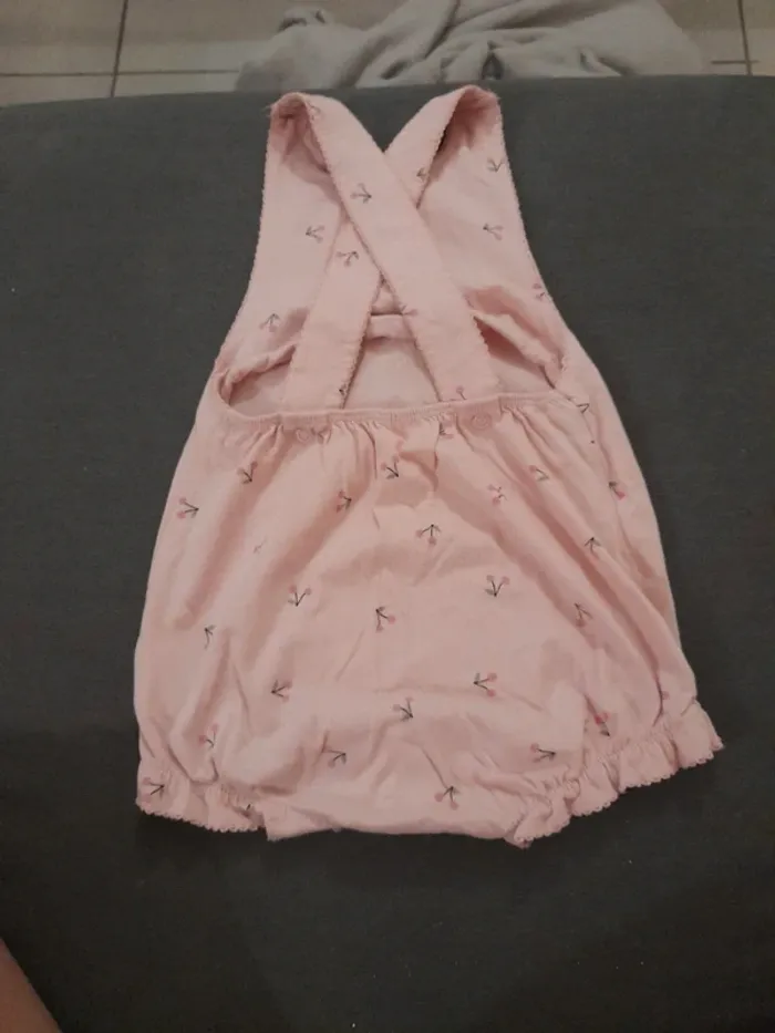 Barboteuse rose motif cerise 86 cm de chez h&m - photo numéro 2