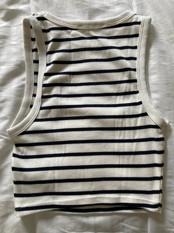 Très beau top court noir et blanc || Zara || taille EUR S || quasiment neuf - photo numéro 2