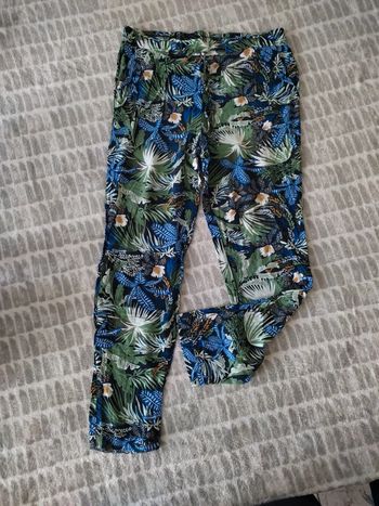 Pantalon droit fluide vert et bleu motif feuilles camaïeu taille 38