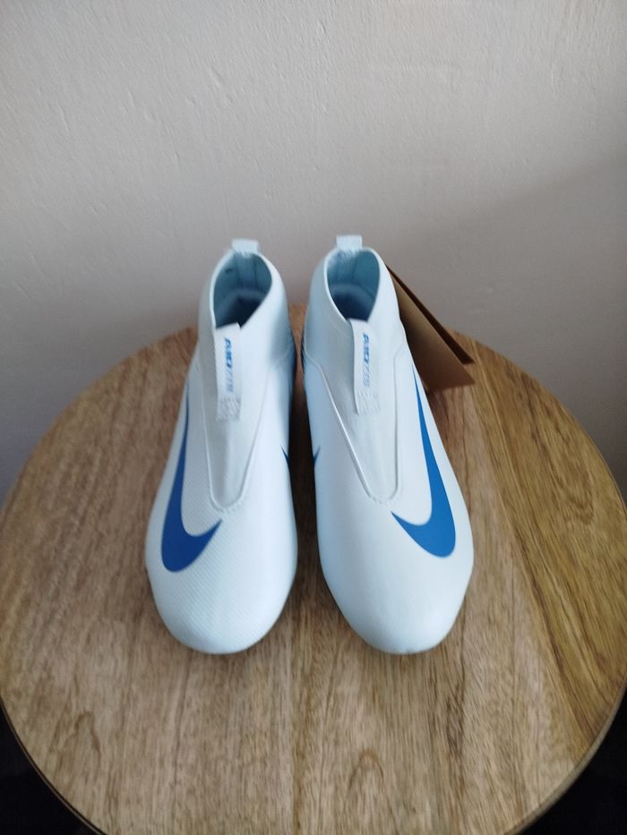 Crampons Nike 36,5 - photo numéro 5