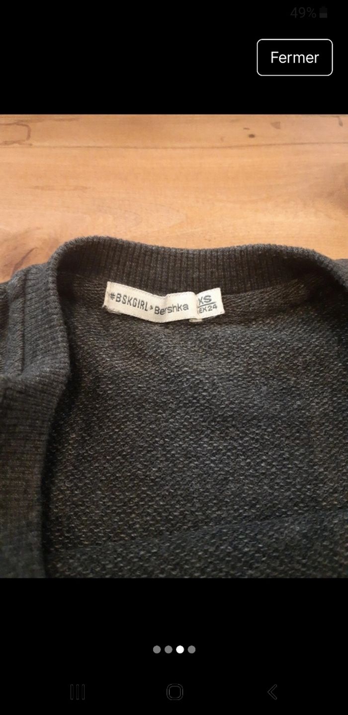 Sweat pull, taille XS, bershka, gris avec inscription "hello paris" beige. Très bon état. - photo numéro 3