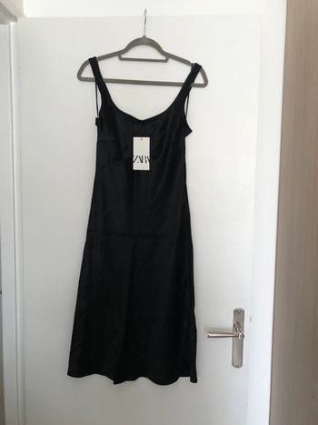 Superbe belle robe satinée Zara neuve avec étiquette taille M
