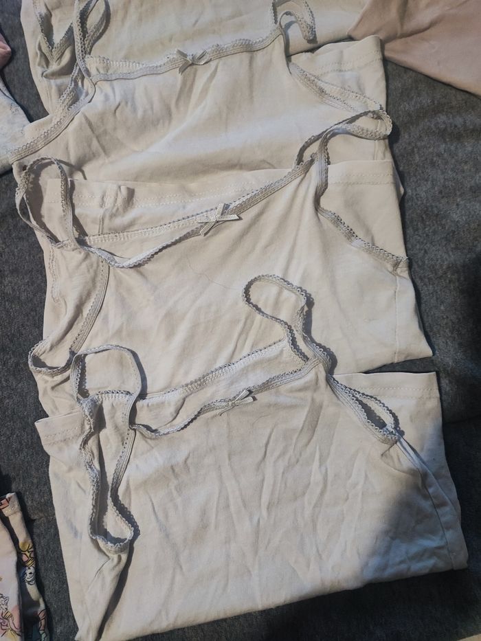 12 Maillots de corps a bretelles taille 5-6 ans - photo numéro 7