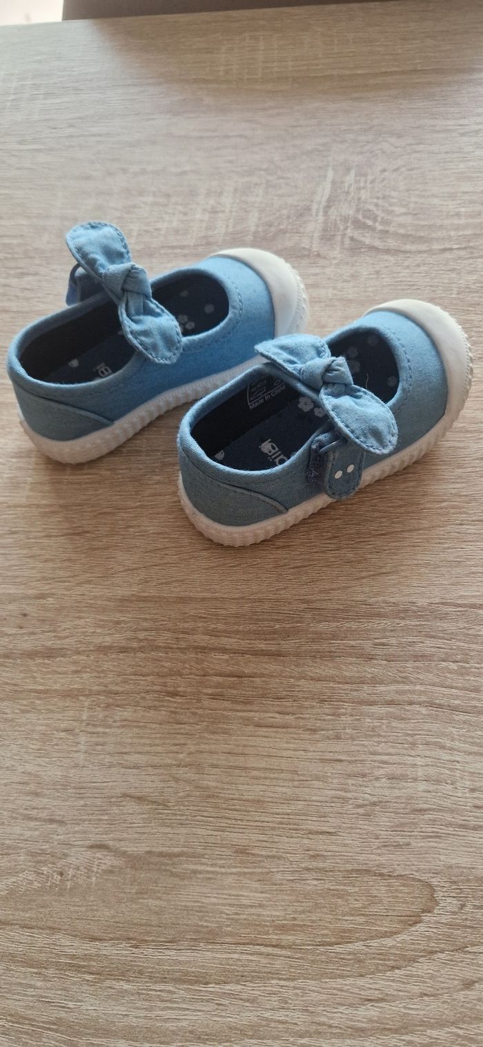 Chaussures taille 19 - photo numéro 3