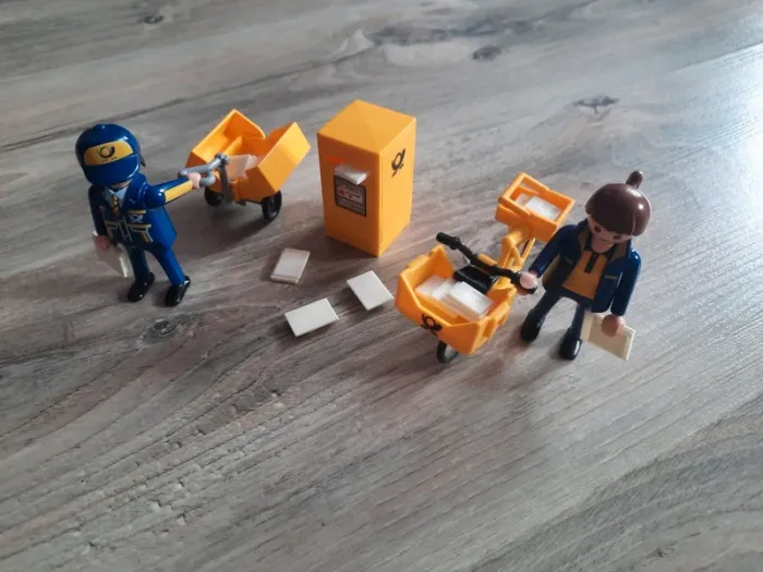 Playmobil 'facteur/factrice
