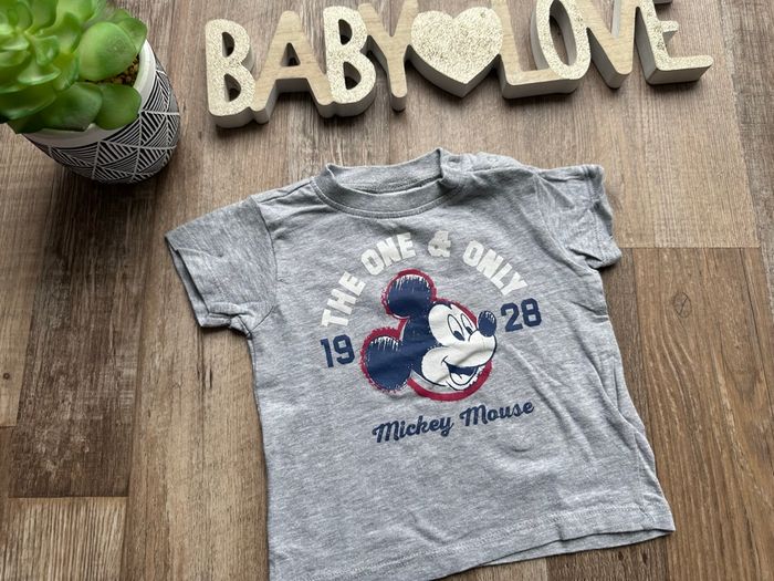 - Tee shirt Disney - 6 mois - Très bon état
