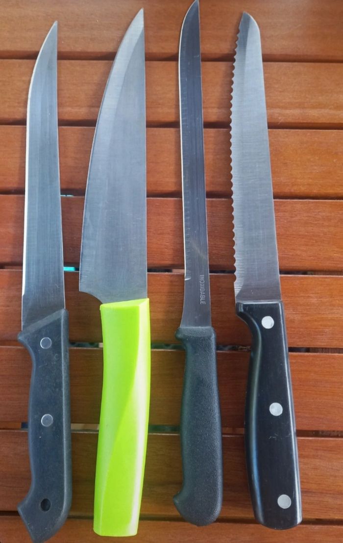 Lot de 4 couteaux carrefour