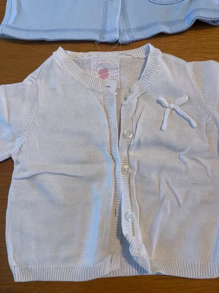 3 gilets fille 9 mois - photo numéro 4