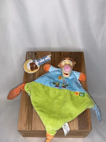 DY178 doudou tigrou Disney