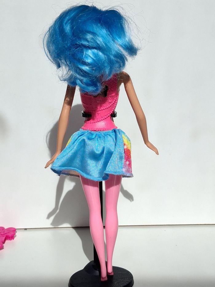 Poupée mattel Barbie Rainbow Kingdom Fairy cheveux bleu - photo numéro 6