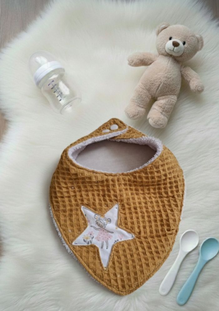 Bavoir bandana 9 mois à 18 mois Création fait main artisanale - photo numéro 4