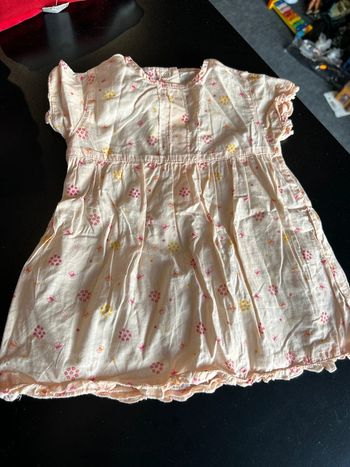 Robe corail à motifs