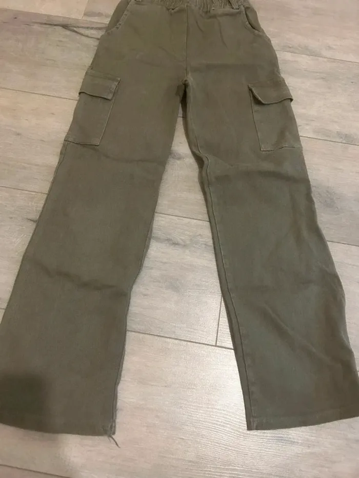 Pantalon cargo kaki 10 ans