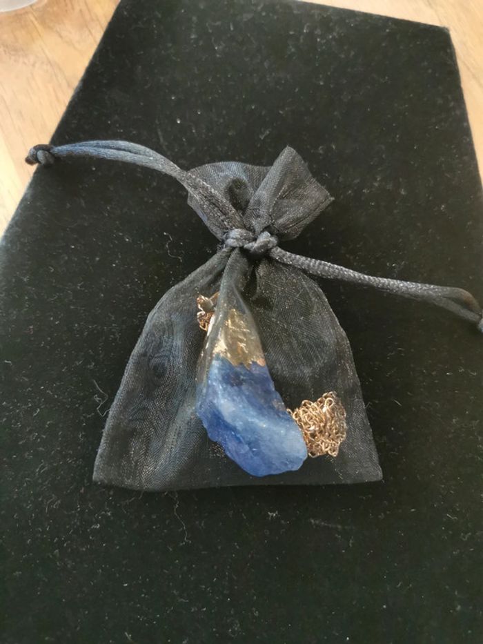 Collier doré. Pierre naturelle quartz bleu-violet - photo numéro 4