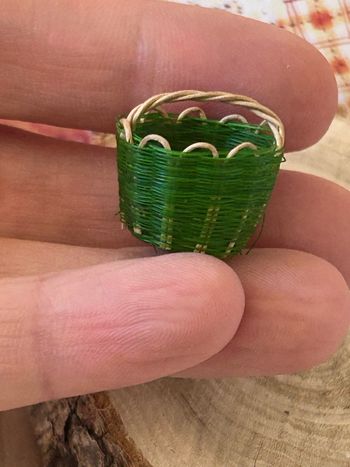 Panier miniature pour maison de poupée