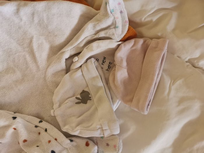 Lot pyjama grenouillère et bodies - photo numéro 3