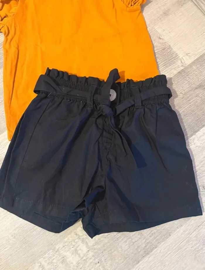 Ensemble haut+short Kiabi bb fille 18 mois - photo numéro 2
