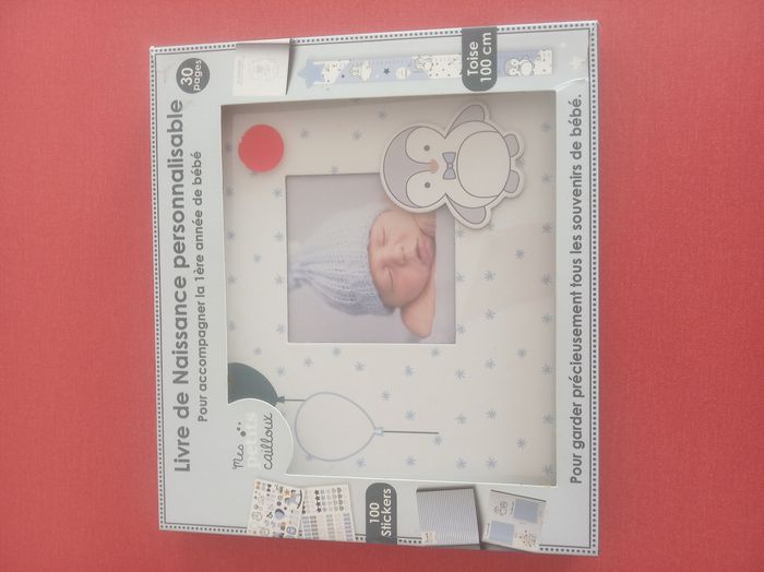 Livre de naissance personnalisable avec toise et stickers