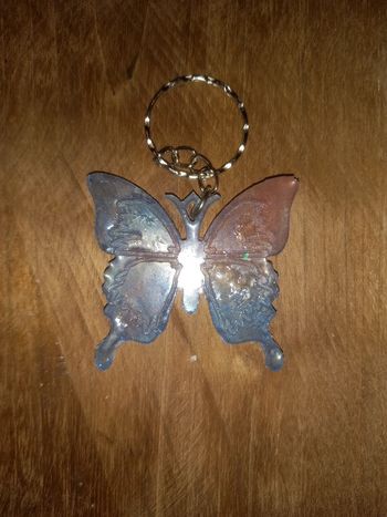 Porte clé papillon holographique résine epoxy