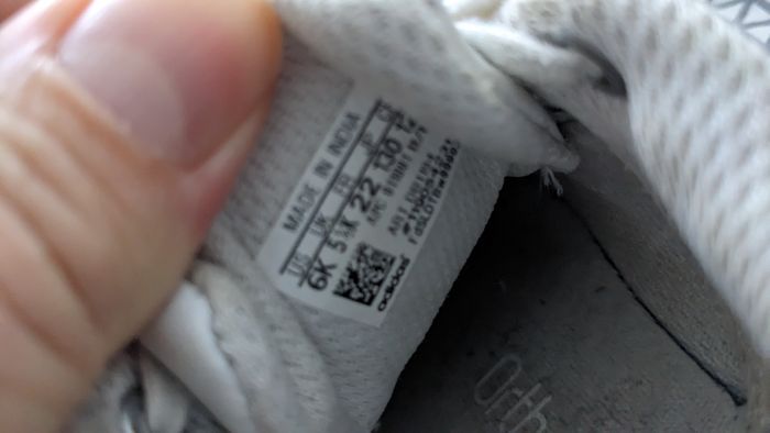 Lot 2 paires baskets Adidas T22 Bon état - photo numéro 8