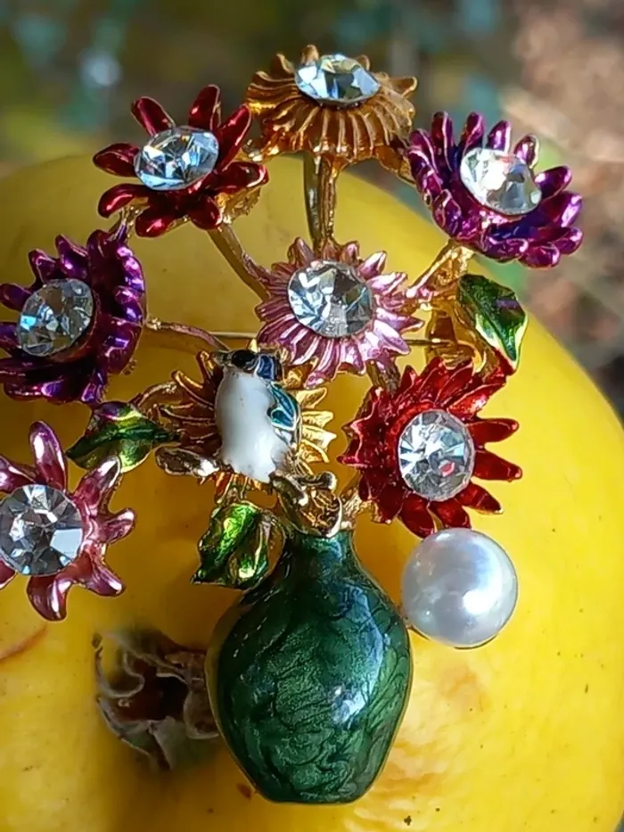 Broche en norme de vase avec son bouquet de fleur multicolore, très belle pour annoncer le printemps - photo numéro 11