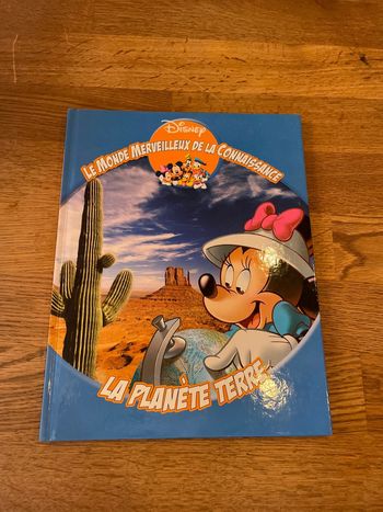 Livre Disney Le monde merveilleux de la connaissance La planète terre
