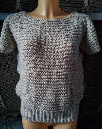 Pull ajouré manches courtes taille S