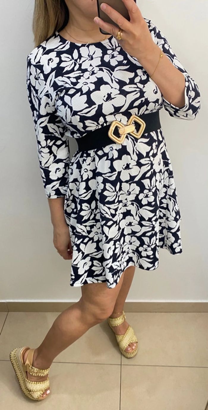Petite Robe Imprimée Fleurs Taille M - photo numéro 6