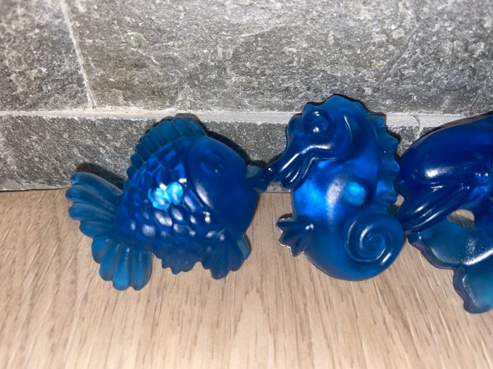 4 Boutons Poignées de porte Castorama Animaux marins Bleu dauphin poisson Comme neuf - photo numéro 2