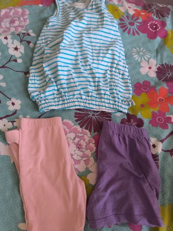 Lot 2 shorts et une tunique 8 ans